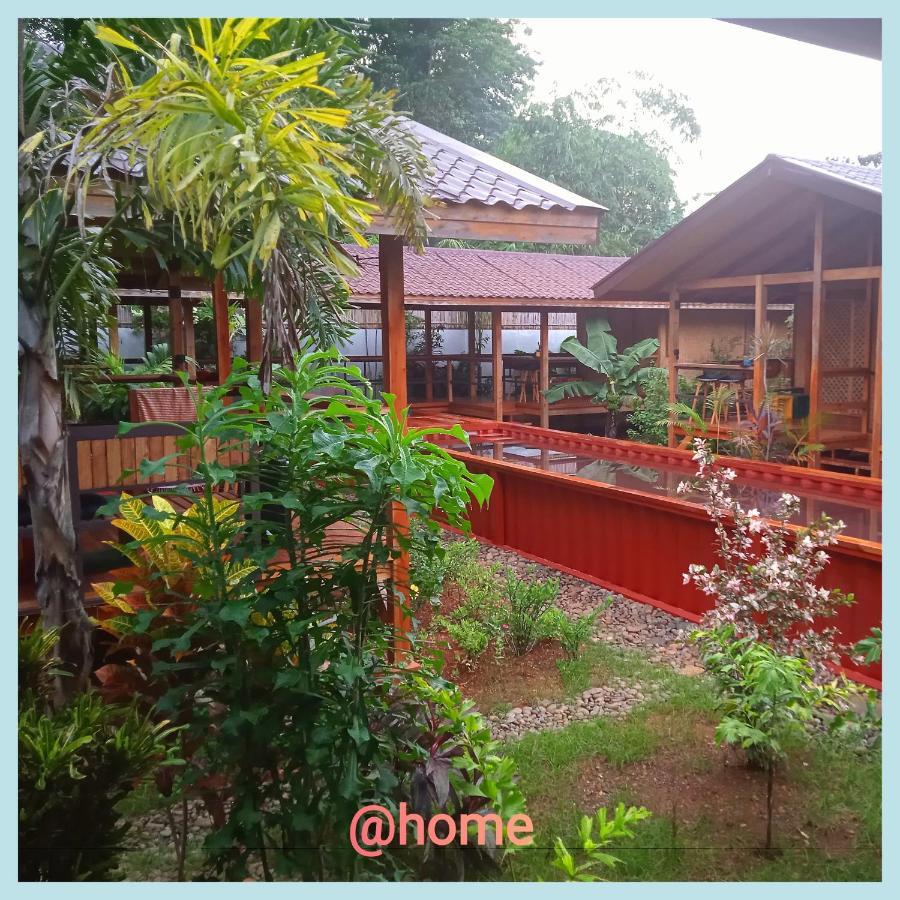 At Home Puerto Princesa Esterno foto